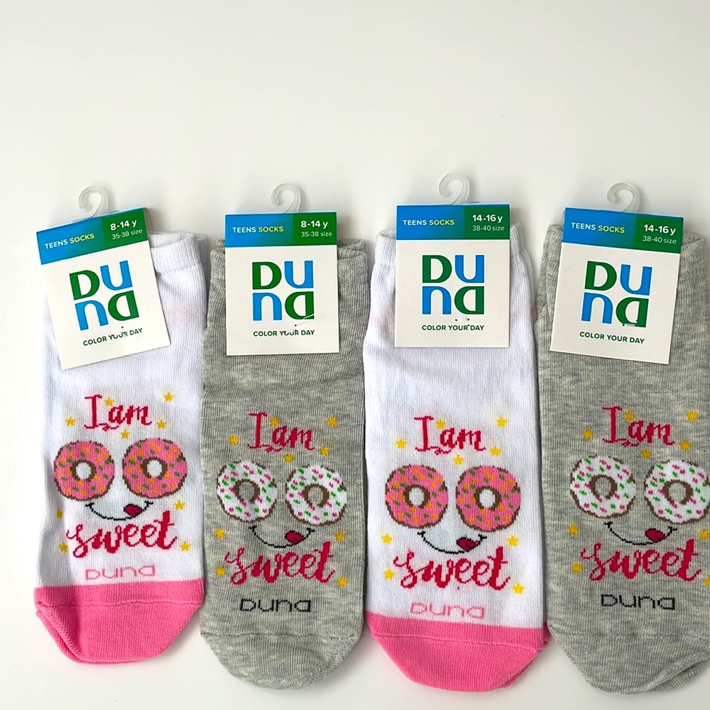 2 pairs of teens socks